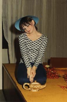 Karen as Aladdin, December 1972 (16k)